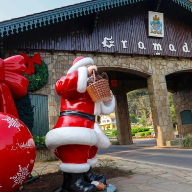 Decoração do Natal Luz já é vista por quem circula por Gramado<!-- NICAID(15875483) -->