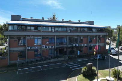 Edital de concurso da prefeitura de Passo Fundo é publicado e tem salários até R$ 10 mil<!-- NICAID(15731736) -->