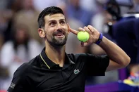 NEW YORK, NEW YORK - AUGUST 31: Novak Djokovic of Serbia listens for the loudest cheer before hitting signed balls into the crowd after his straight sets victory against Jan-Lennard Struff of Germany during their Men's Singles Fourth Round match on Day Eight of the 2025 US Open at USTA Billie Jean King National Tennis Center on August 31, 2025 in the Flushing neighborhood of the Queens borough of New York City   Clive Brunskill/Getty Images/AFP (Photo by CLIVE BRUNSKILL / GETTY IMAGES NORTH AMERICA / Getty Images via AFP)<!-- NICAID(16114409) -->