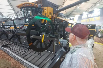 Do pequeno ao grande produtor: variedade de preços e tecnologias chama a atenção no setor de máquinas agrícolas da Expodireto<!-- NICAID(15700291) -->