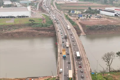 Atingida pela enchente, Ponte sobre o Rio Taquari na BR 386 deverá ter todos os reparos concluídos em seis meses<!-- NICAID(15875622) -->