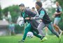 "Atleta que vinha tendo um bom desempenho", afirma técnico do Juventude sobre atacante afastado do elenco
