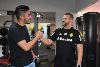 Reapresentação do Inter para a temporada 2022. Na foto, goleiro Daniel e preparador Daniel Pavan.<!-- NICAID(14987565) -->