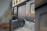 A Polícia Civil investiga a revenda Iron Motorcycles, na zona norte em Porto Alegre, por suspeita de aplicar golpes em clientes que buscavam a loja para vender motocicletas por meio de consignação. Pelo menos sete pessoas já procuraram a 17ª Delegacia de Polícia para relatar prejuízos, segundo o delegado Daniel Ordahí, mas a expectativa é de que o número de vítimas seja maior.<!-- NICAID(16167453) -->