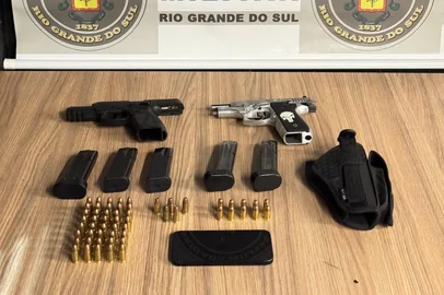 Adolescente de 16 anos é apreendido com duas pistolas e munições em Bento Gonçalves<!-- NICAID(16094515) -->