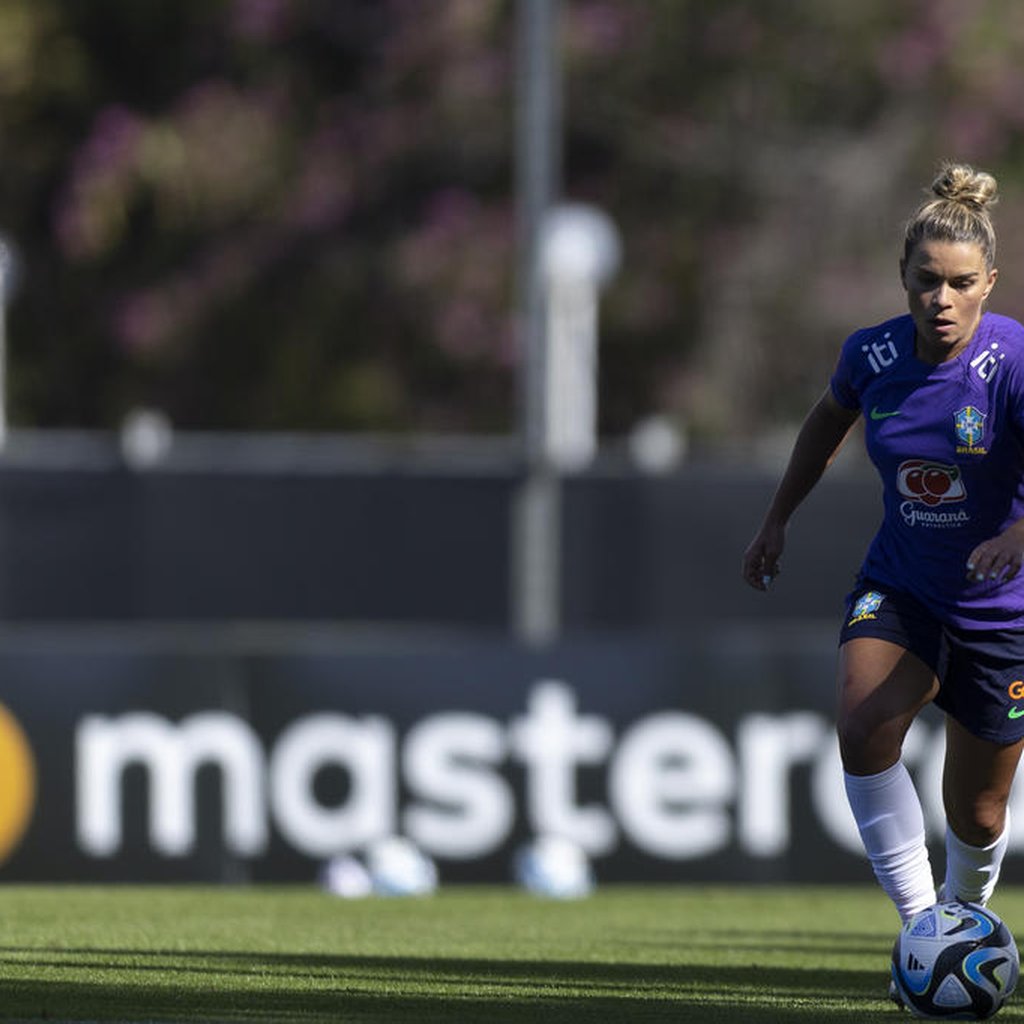 Tamires exalta crescimento do futebol feminino no Brasil e comenta