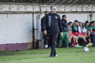 Caxias 1 x 1 Brasil de Farroupilha em jogo treino. Na foto, o técnico Marcelo Cabo<!-- NICAID(16299477) -->