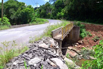 Ponte sobre o Rio Belo na Estrada do Vinho, em Vila Cristina<!-- NICAID(15953540) -->