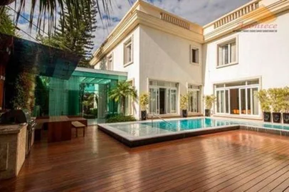 Fernanda Lima coloca à venda mansão de R$ 25 milhões que comprou de Ronaldo Fenômeno<!-- NICAID(14976404) -->