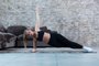 Strong Caucasian girl doing side plank exercise practicing Pilates at home*A PEDIDO DE LETICIA PALUDO* Mulher praticando exercícios físicos - Foto: undrey/stock.adobe.comIndexador: Zaripov AndreiFonte: 154772401<!-- NICAID(15267191) -->