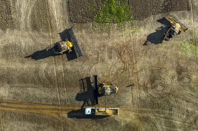 Muitos Capões, RS, Brasil - A soja e a Economia que ela movimenta. Colheita da soja na Fazenda Três Rios nos Campos de Cima da Serra.<!-- NICAID(15747577) -->