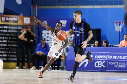 Gabriella Garbim / Divulgação/EC Pinheiros Felipe Gregate, basquete, NBB, Pinheiros