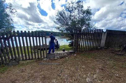Vandalismo tem exigido consertos frequentes em represas de Caxias. Na foto, gradil da represa do complexo Dal Bó.<!-- NICAID(15349286) -->