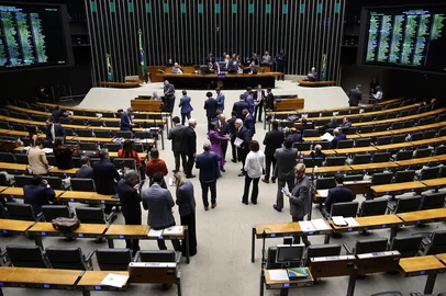 A Câmara dos Deputados aprovou, por votação simbólica, na noite desta quarta-feira, 6, o projeto que institui a Política Nacional de Minerais Críticos e Estratégicos.<!-- NICAID(16280299) -->