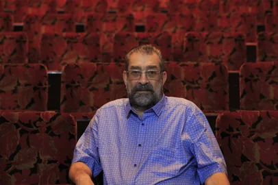 PORTO ALEGRE, RS, BRASIL - 22.12.2021 - Retrato de Antônio Hohlfeldt, Presidente da Fundação Theatro São Pedro. (Foto: Jefferson Botega/Agencia RBS)Indexador: Jeff Botega<!-- NICAID(14974511) -->