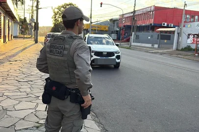 Policial civil é rendida por trio e tem arma e carro roubados em Canoas