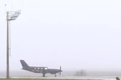 Imagem de aeroporto Lauro Kurtz em neblina.<!-- NICAID(16345932) -->