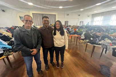 José Nunes da Silva, Gil Pereira dos Santos e Samara Graziele<!-- NICAID(15558081) -->