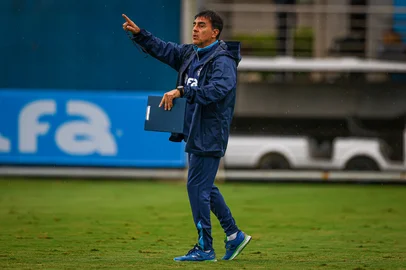 Gustavo Quinteros em treino do Grêmio<!-- NICAID(16012133) -->