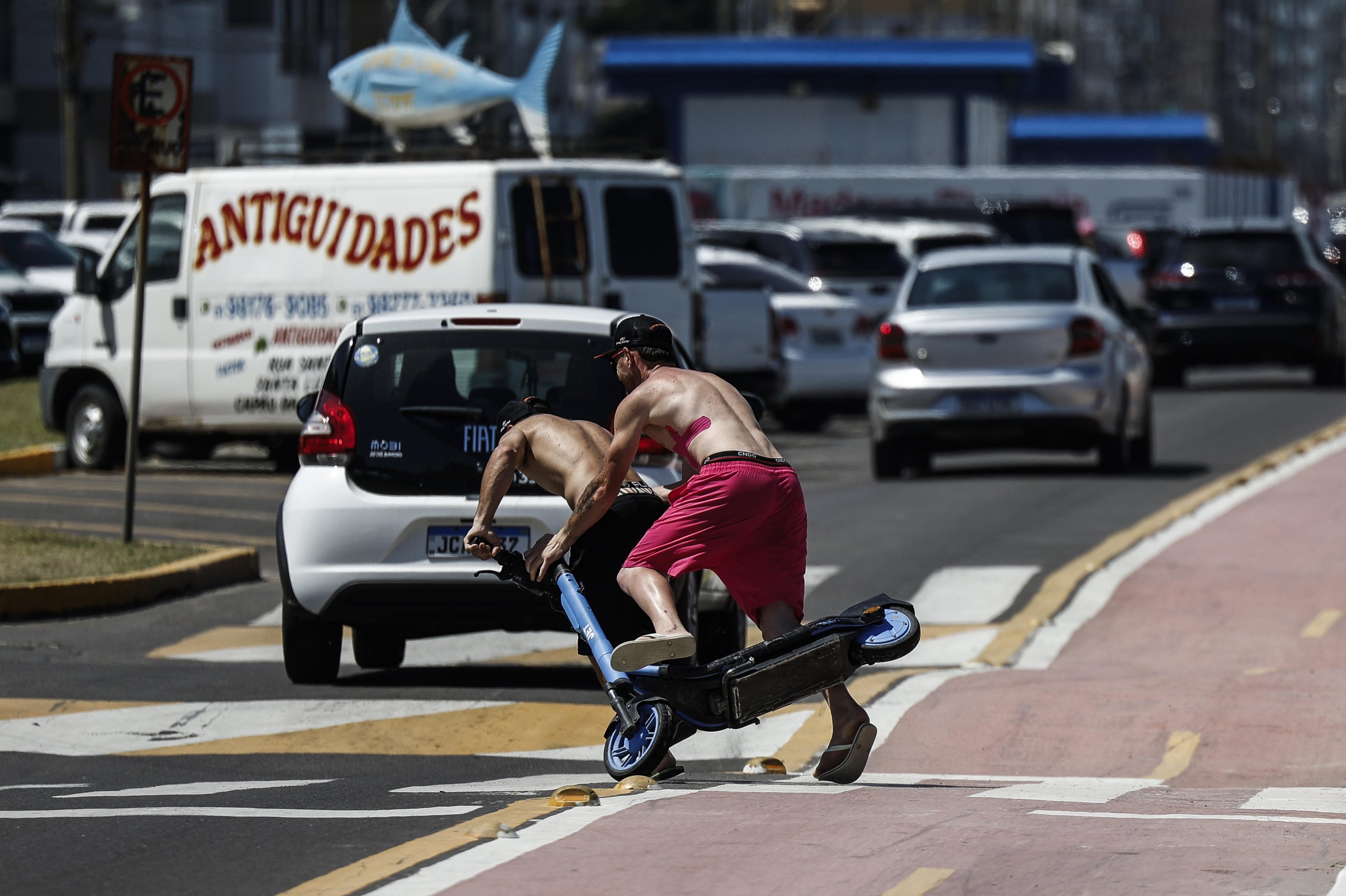 Uso irregular faz prefeitura do litoral ga&uacute;cho reduzir velocidade de patinetes el&eacute;tricos