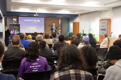 Cerimônia de formatura dos jovens da Escola do Amanhã, projeto do Simecs em Caxais do Sul<!-- NICAID(15793868) -->