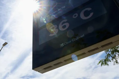 Porto Alegre, RS, Brasil - Mais um dia de altas temperaturas na capital.Indexador: jeff botega<!-- NICAID(15989973) -->