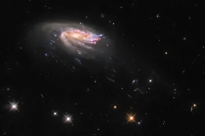 Hubble registra imagem da galáxia JO206, que tem formato de água-viva. Ela está localizada na constelação de aquário, a mais de 700 milhões de anos-luz de distância da Terra<!-- NICAID(15452314) -->