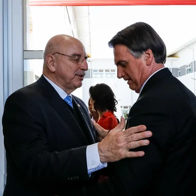 (Brasília - DF, 09/07/2019) Ministro da Cidadania, Osmar Terra cumprimenta o Presidente da República Jair BolsonaroFoto: Carolina Antunes/PR