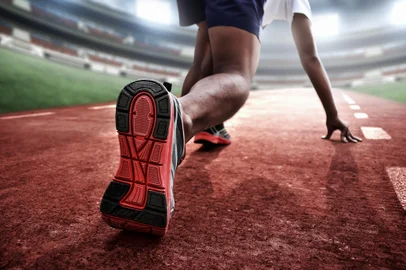 Athlete in starting positionFonte: 251311352<!-- NICAID(15744890) -->