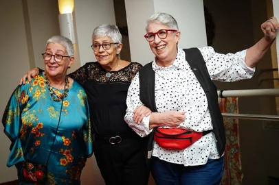Sônia, Nóia e Sandra: as três graças da Feira do Livro<!-- NICAID(15570977) -->