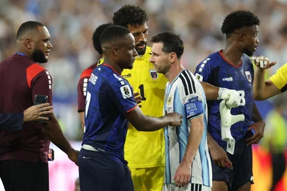 Cape Verde's forward #07 Jovane Cabral greets Argentina's forward #10 Lionel Messi at the end of the 2026 World Cup round of 32 football match between Argentina and Cape Verde at the Miami Stadium in Miami Gardens on July 3, 2026.  (Photo by PATRICIA DE MELO MOREIRA / AFP)<!-- NICAID(16325932) -->