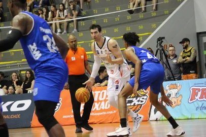 Caxias Basquete 58x78 Minas, pelo NBB 2024-2025, no Sesi.<!-- NICAID(15915260) -->