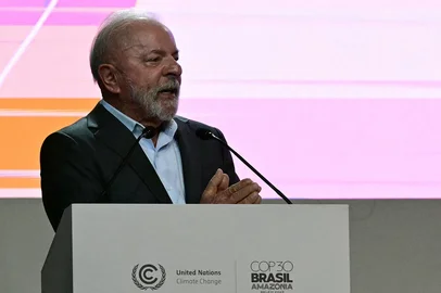PABLO PORCIUNCULA / AFP Brazil's President Luiz Inacio Lula da Silva delivers a speech during the COP30 UN Climate Change Conference opening ceremony in Belem, Para State, Brazil on November 10, 2025. The COP30 runs from November 10 to 21, and the 50,000 participants will feel the heavy, humid air of the Amazon rainforest, and face the daunting task of keeping global climate cooperation from collapsing.. (Photo by Pablo PORCIUNCULA / AFP)<!-- NICAID(16164192) -->