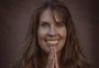 "Encontrei uma paz profunda", diz a artista alemã Deva Premal, que leva mantras para o mundo