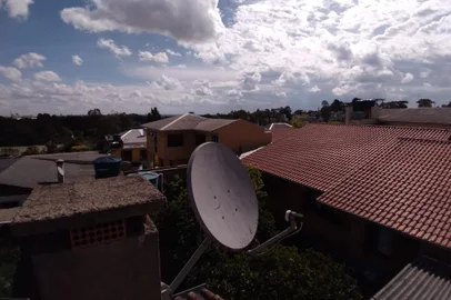 A partir de 1º de janeiro as operadoras estarão liberadas para utilizar a frequência da tecnologia de quinta geração para redes móveis na Serra gaúcha, o 5G. A novidade faz com que seja necessário substituir antenas parabólicas via satélite que utilizam da onda 3,5GHz, a mesma que é usada para funcionamento do 5G.De acordo com a Entidade Administradora da Faixa (EAF) a antena digital irá operar em uma banda diferente e com mais qualidade de som e imagem. Famílias inscritas em programas sociais do governo federal tem direito ao novo kit e instalação gratuitos.<!-- NICAID(15293890) -->