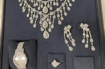 Artefatos trazidos pela família Bolsonaro para Michelle Bolsonaro - Foto: Paulo Pimenta @pimenta1307/Instagram/Reprodução<!-- NICAID(15366937) -->