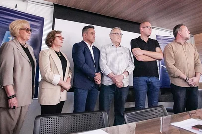 Ana Amélia Lemos, Silvana Covatti, Luciano Zucco, Celso Bernardi, Joel Wilhelm e Covatti Filho<!-- NICAID(16363395) -->