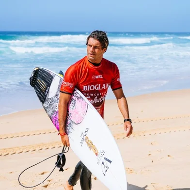 Mateus  Herdy, surfe