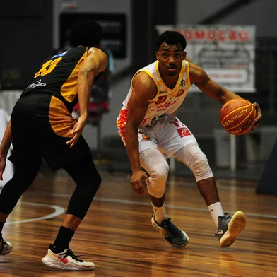 CAXIAS DO SUL, RS, BRASIL, 16/06/2023. Caxias do Sul Basquete/Recreio da Juventude x Cetaf-Vila Velha, jogo válido pela primeira rodada da Liga de Desenvolvimento de Basquete 2023 (LDB) e realizado no Ginásio do Sesi. (Porthus Junior/Agência RBS)<!-- NICAID(15458935) -->