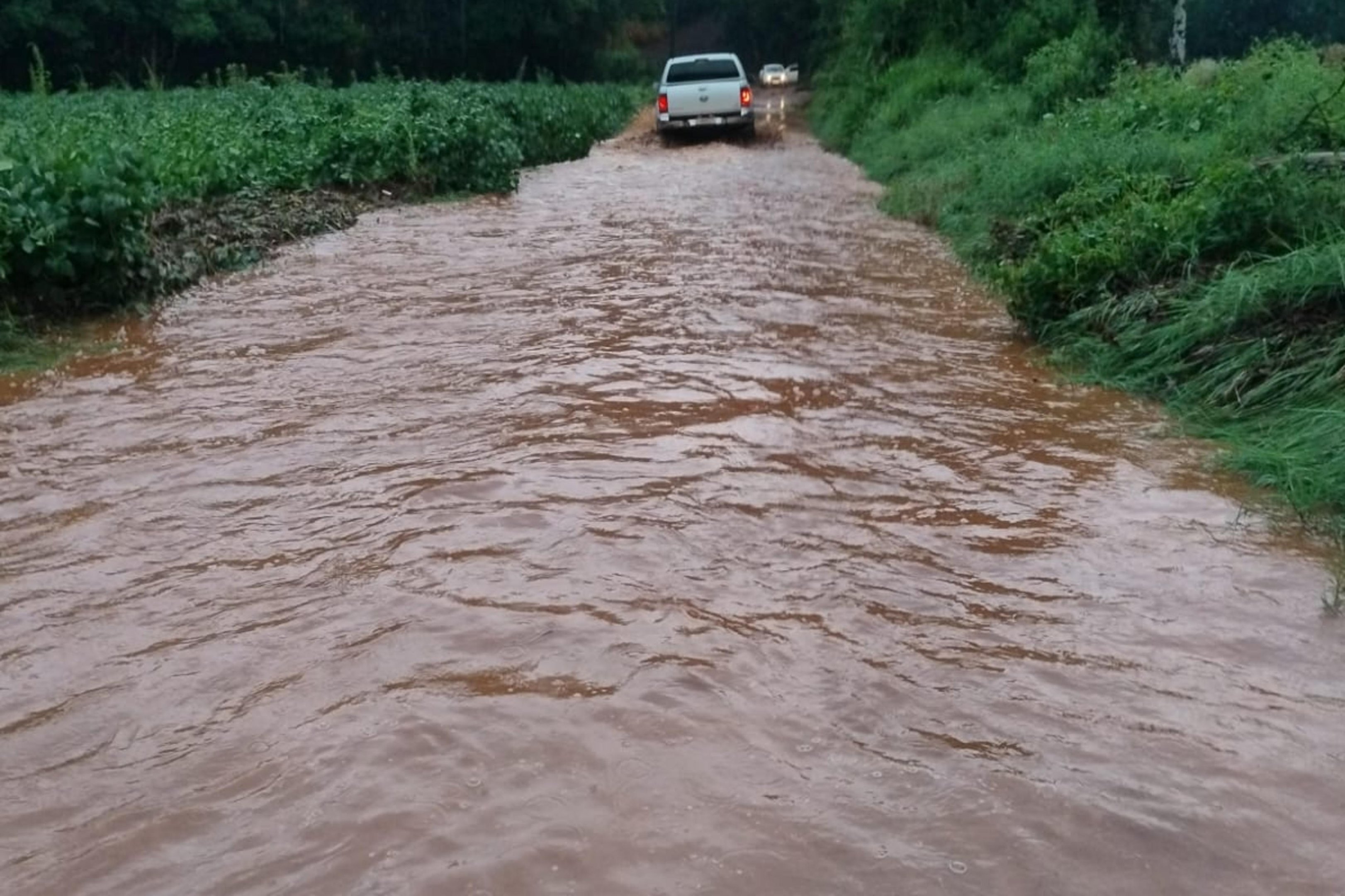 Chuva causa alagamentos, danos em estradas e eleva&ccedil;&atilde;o de rios no norte ga&uacute;cho