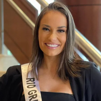 Candidatas ao Miss Brasil 2021. Rio Grande do Sul: Suellyn Scheffer<!-- NICAID(14931100) -->