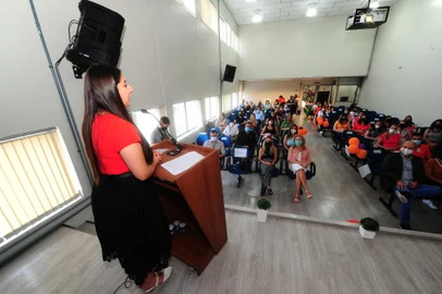 CAXIAS DO SUL, RS, BRASIL, 25/11/2021. Abertura da  campanha 16 dias de ativismo contra violência contra a mulher. Na foto, Tamyris Padilha, titular da Coordenadoria da Mulher. (Porthus Junior/Agência RBS)<!-- NICAID(14950948) -->