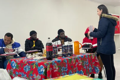 Aulas de português para imigrantes<!-- NICAID(16088318) -->