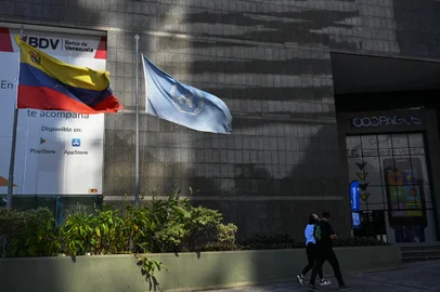 The Venezuelan and United Nations flags wave outside the Technical Advisory Office of the United Nations High Commissioner for Human Rights headquarters in Caracas, on February 15, 2024. Venezuela's Foreign Minister Yvan Gil said he had decided to "suspend the activities" of the office of the UN human rights agency in the country and ordered its staff to leave within 72 hours. He said the agency had taken on an "inappropriate role" and had become "the private law firm of the coup plotters and terrorists who permanently conspire against the country". (Photo by Federico PARRA / AFP)<!-- NICAID(15680672) -->