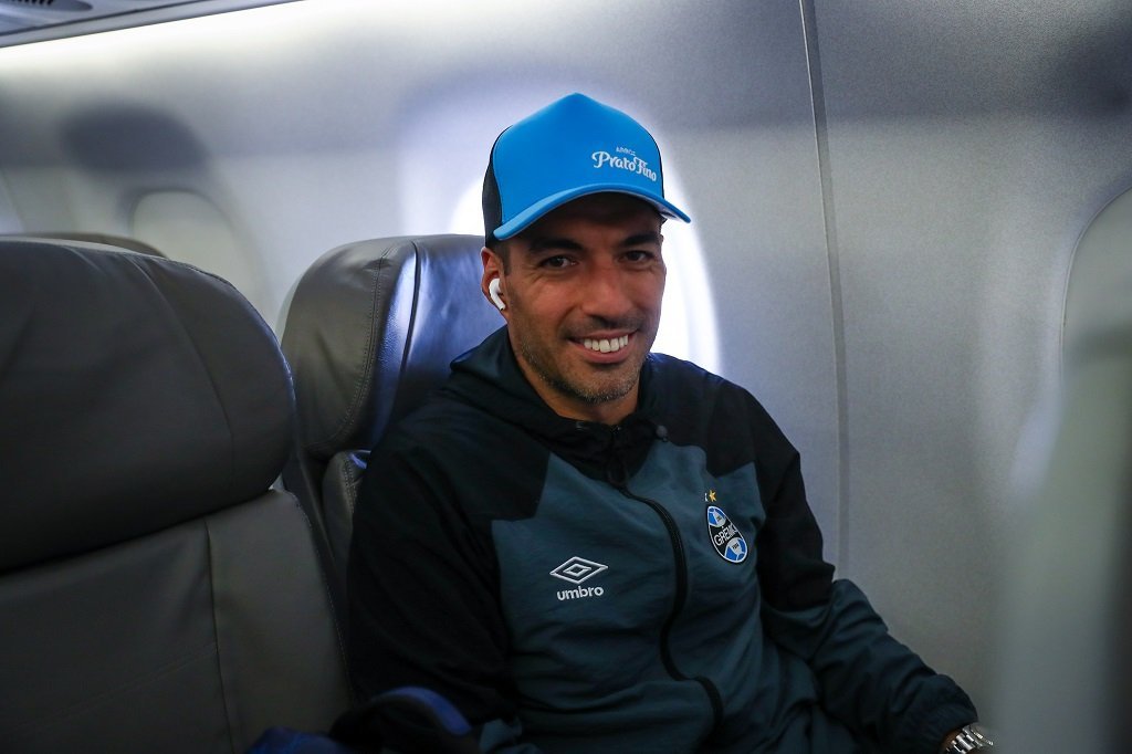 Suárez realiza trâmite para retirar cidadania espanhola e será ausência na reapresentação do Grêmio