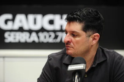 CAXIAS DO SUL, RS, BRASIL, 12/11/2019. Técnico do Esportivo, Carlos Moraes, no Show dos Esportes. (Porthus Junior/Agência RBS)<!-- NICAID(14323997) -->