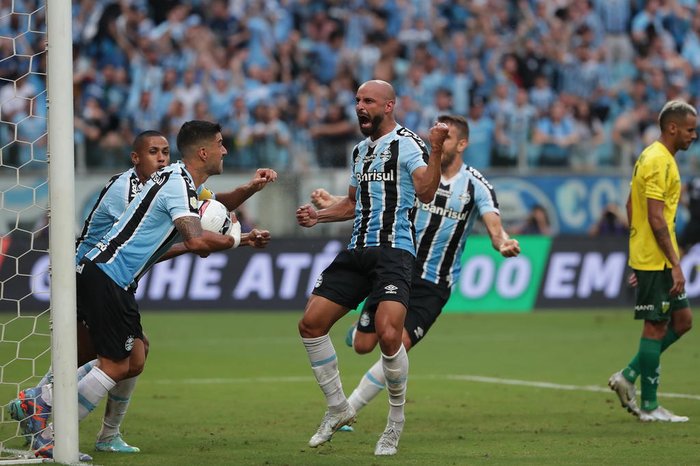 NOTAS DA PARTIDA: Adriel brilha nos pênaltis e garante final; Thaciano se destaca