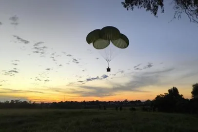 Lançamento de mantimentos São Jerônimo calamidade Força Aérea - Divulgação Força Aérea Brasileira<!-- NICAID(15760248) -->