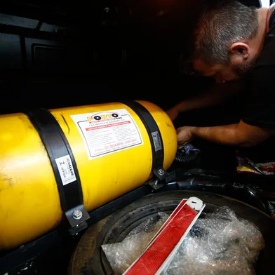 Porto Alegre, RS, Brasil - Reportagem aborda como está a procura por instalações de sistema de GNV , gás natural veicular, em carros do Estado. Foto: Jonathan Heckler / Agencia RBS<!-- NICAID(15631731) -->