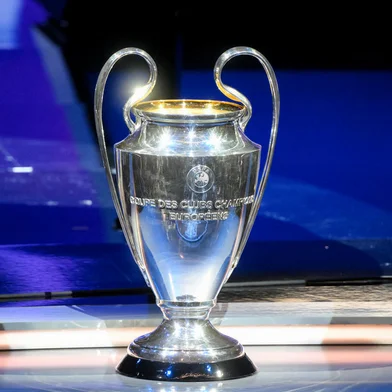 This photograph taken on August 31, 2023, shows the UEFA Champions League football trophy cup during the draw for the UEFA Champions League football tournament 2023-2024 at The Grimaldi Forum in the Principality of Monaco. (Photo by NICOLAS TUCAT / AFP)Editoria: SPOLocal: MonacoIndexador: NICOLAS TUCATSecao: soccerFonte: AFPFotógrafo: STF<!-- NICAID(15527454) -->